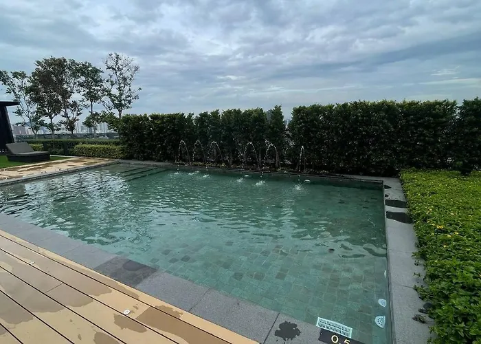 Beacon Suites With Infinity Pool At Georgetown By Wl