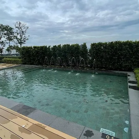 Beacon Suites With Infinity Pool At Georgetown By Wl Exterior photo